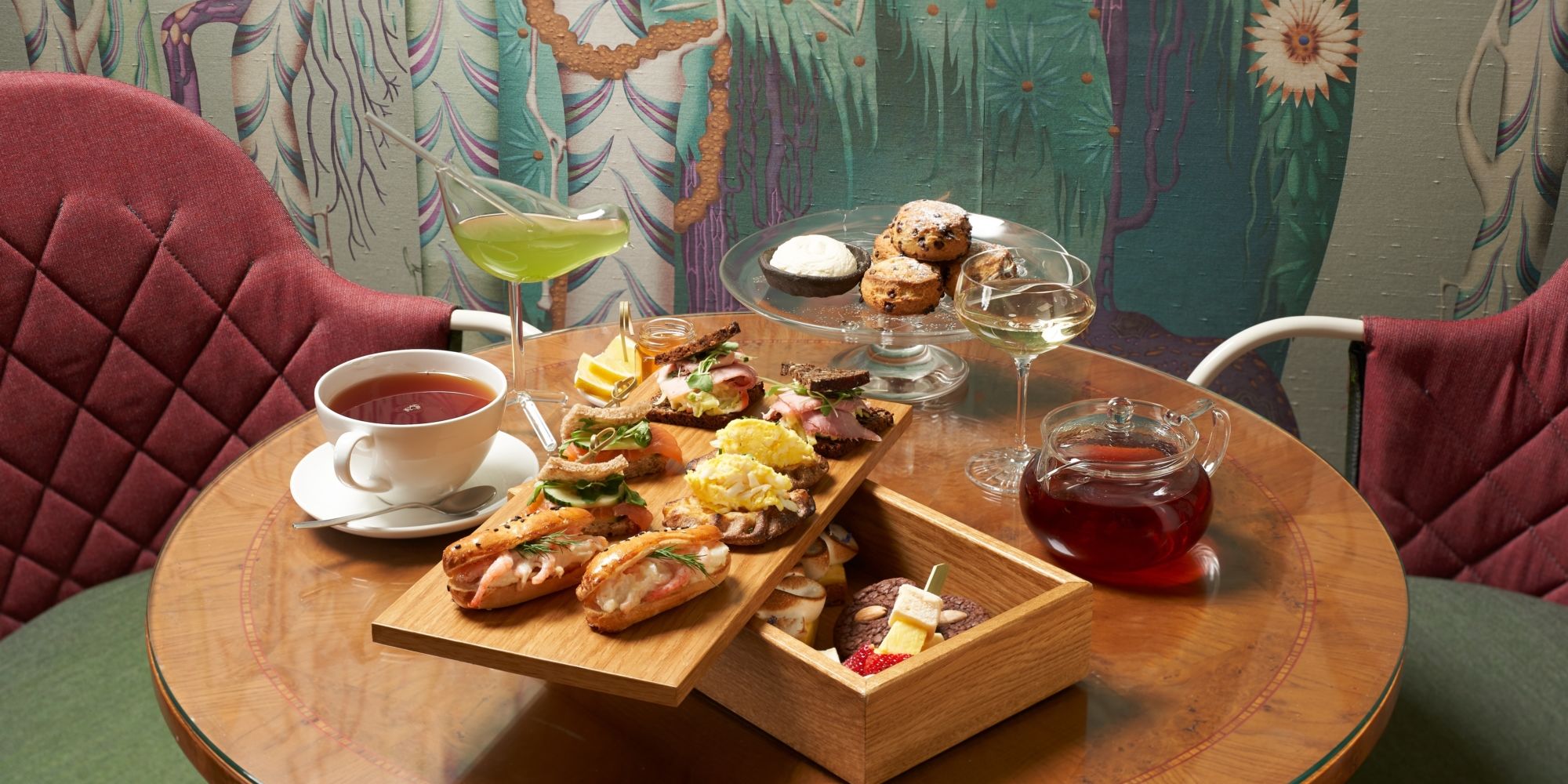 Tea Moments afternoon tea - nauti St. Georgen iltapäiväteestä tunnelmallisessa Wintergardenissa, Helsingissä.