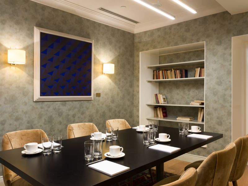 Salon Edith at Hotel St. George Helsinki is an intimate space for meetings and celebrations.